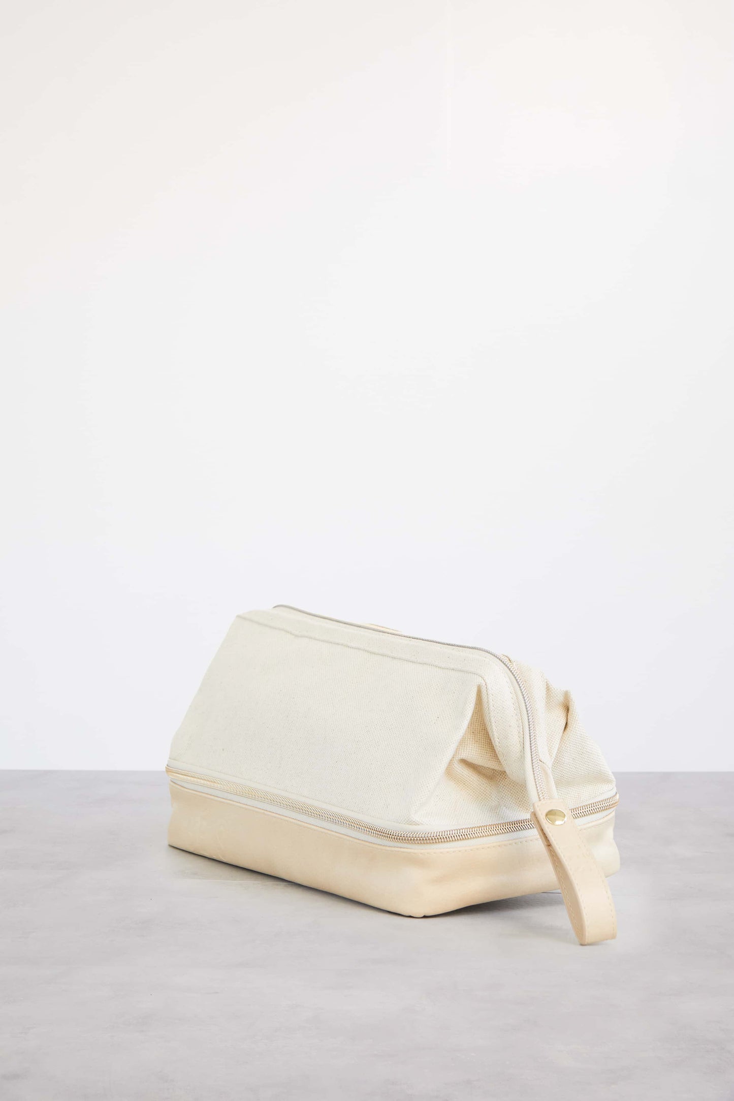 Dopp Kit Beige Front Side