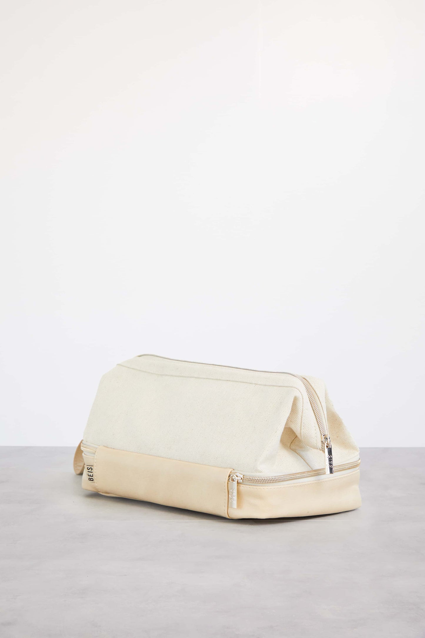 Dopp Kit Beige Front 